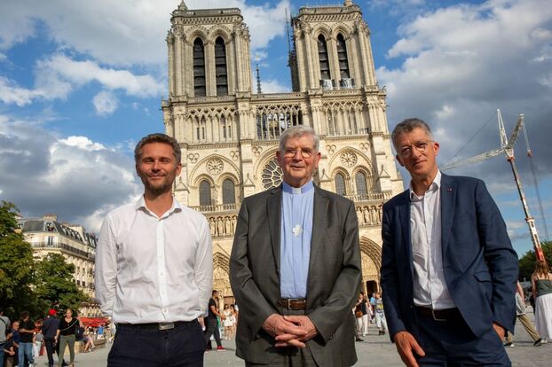 L'archevêque de Paris (au centre) s'est réjouit que la cathédrale retrouve progressivement sa voix et ses instruments.