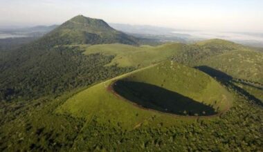 Une étude révèle pour la première fois des séismes et du magma sous les volcans endormis d’Auvergne