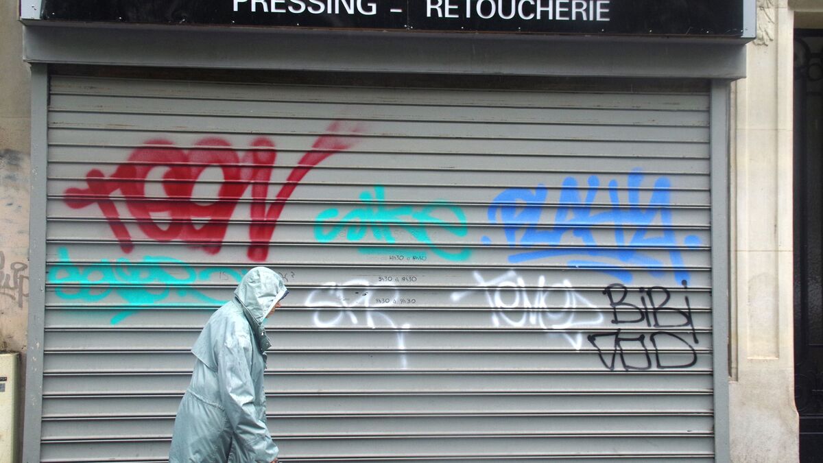 Des fresques contre les graffitis : Paris veut aider ses commerces à lutter contre les tags « sauvages »