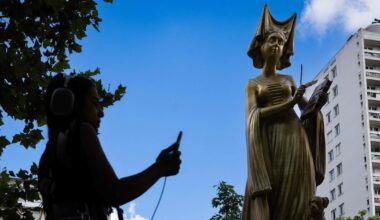 les statues féministes des JO installées dans le nord de Paris – Libération