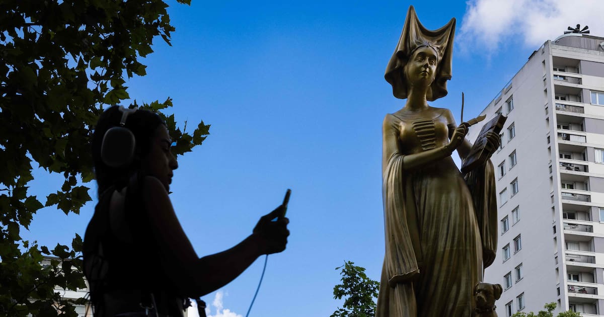 les statues féministes des JO installées dans le nord de Paris – Libération