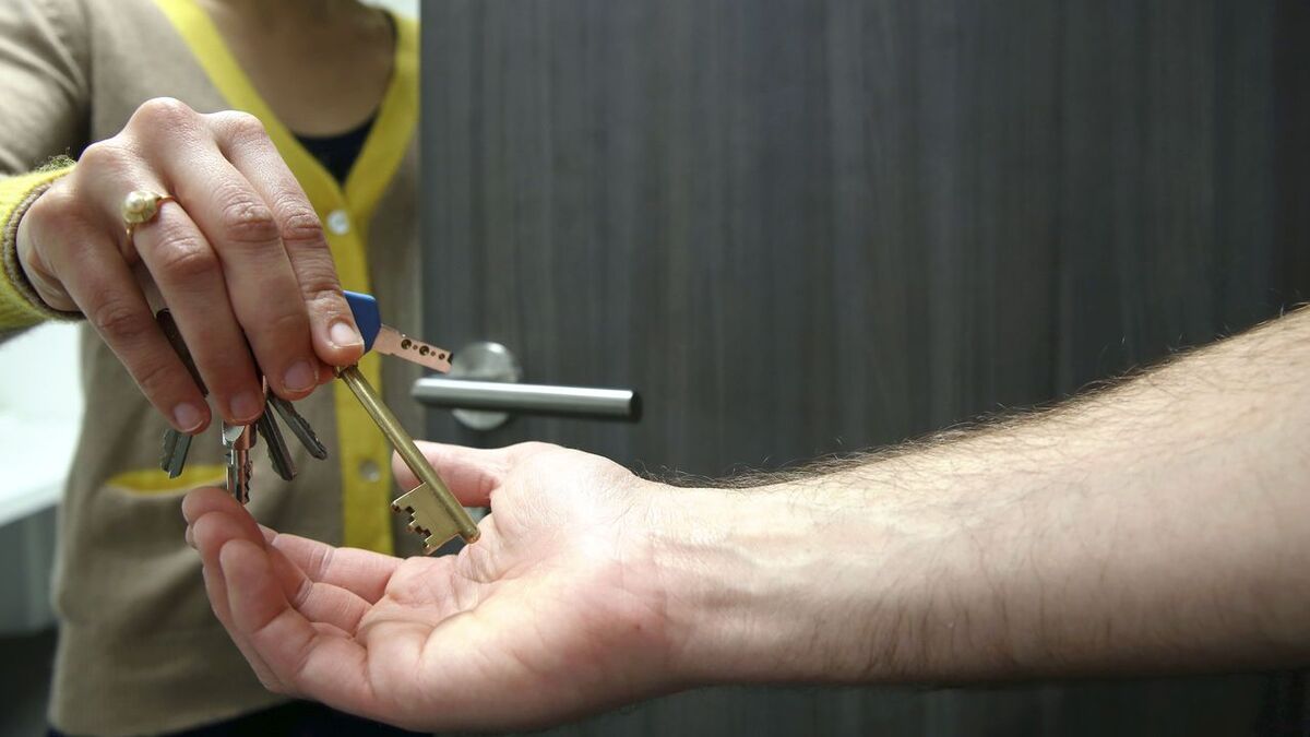 « Insensé de rendre son appartement l’été » : à Paris, la haute saison de la sous-location malgré les risques