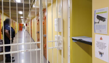 Près de Lyon, un détenu s’évade de prison en se cachant dans le sac de son codétenu
