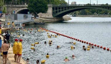 « Ouah elle est trop bonne ! » : les images des premiers baigneurs dans la Seine à Paris