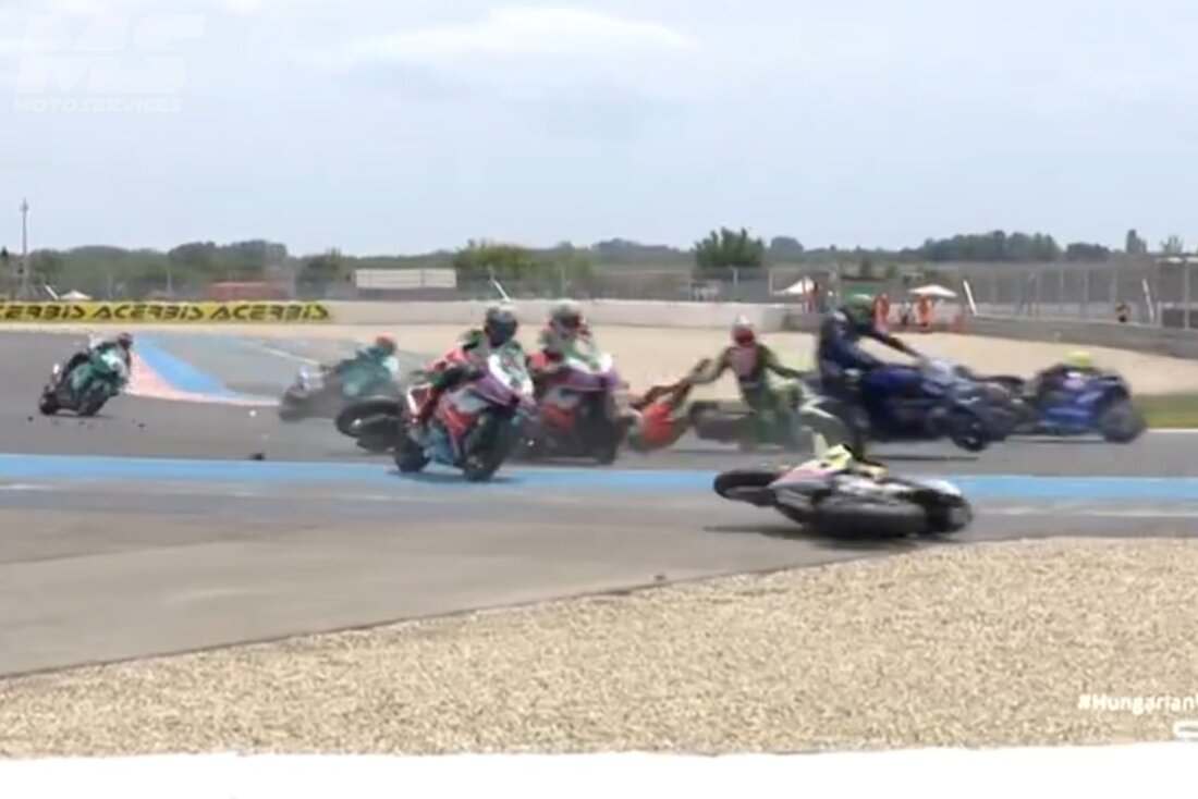 Empilage au virage 2 du Balaton, comme prévu! (WSBK)