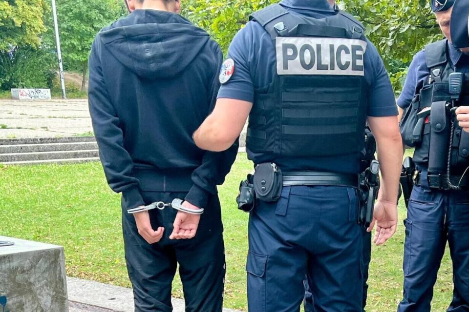 Un homme a été interpellé, recherché par la police de Villeneuve-d'Ascq, pour des faits survenus en Belgique.