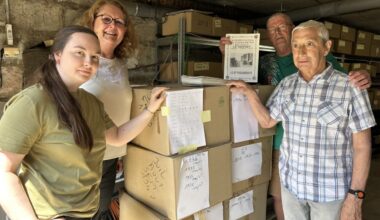 Dany Gossart, d’Étalondes, offre 3 700 journaux anciens aux archives de Seine-Maritime