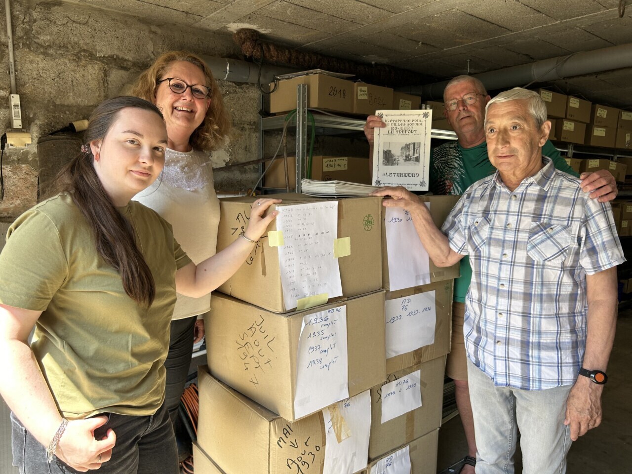 Dany Gossart, d’Étalondes, offre 3 700 journaux anciens aux archives de Seine-Maritime