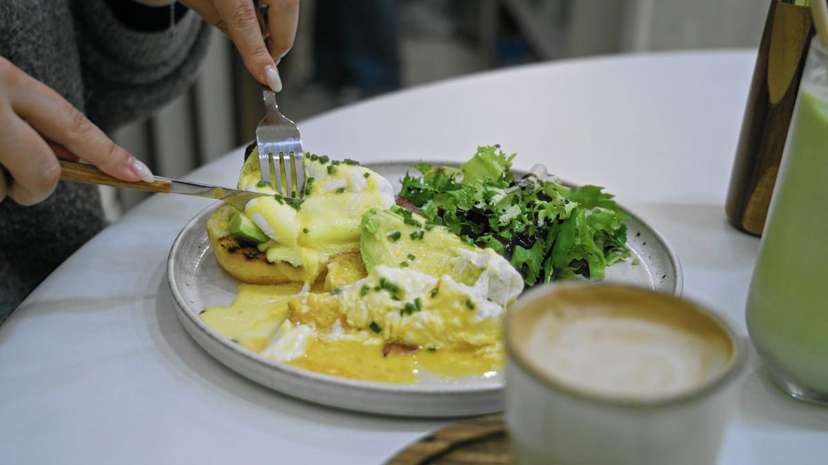 L'heure idéale du dîner pour bien dormir et rester mince n'est pas celle que vous croyez