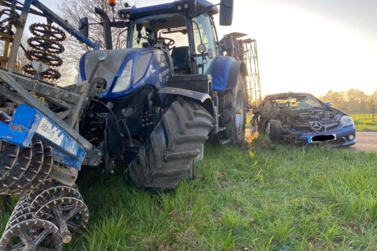 Loire. Un accident se produit entre une voiture et un tracteur, les pompiers interviennent d'urgence