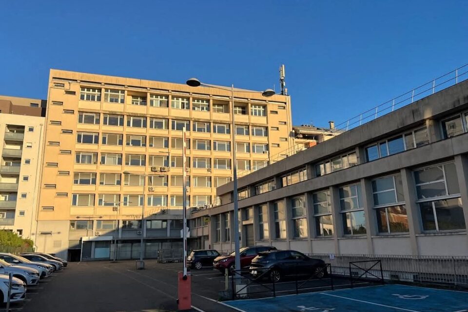 L'Agence Intercalaire a fait de ce site qui appartient à La Poste un lieu d'urbanisme transitoire, qui accueille de nombreux acteurs associatifs et culturels. 