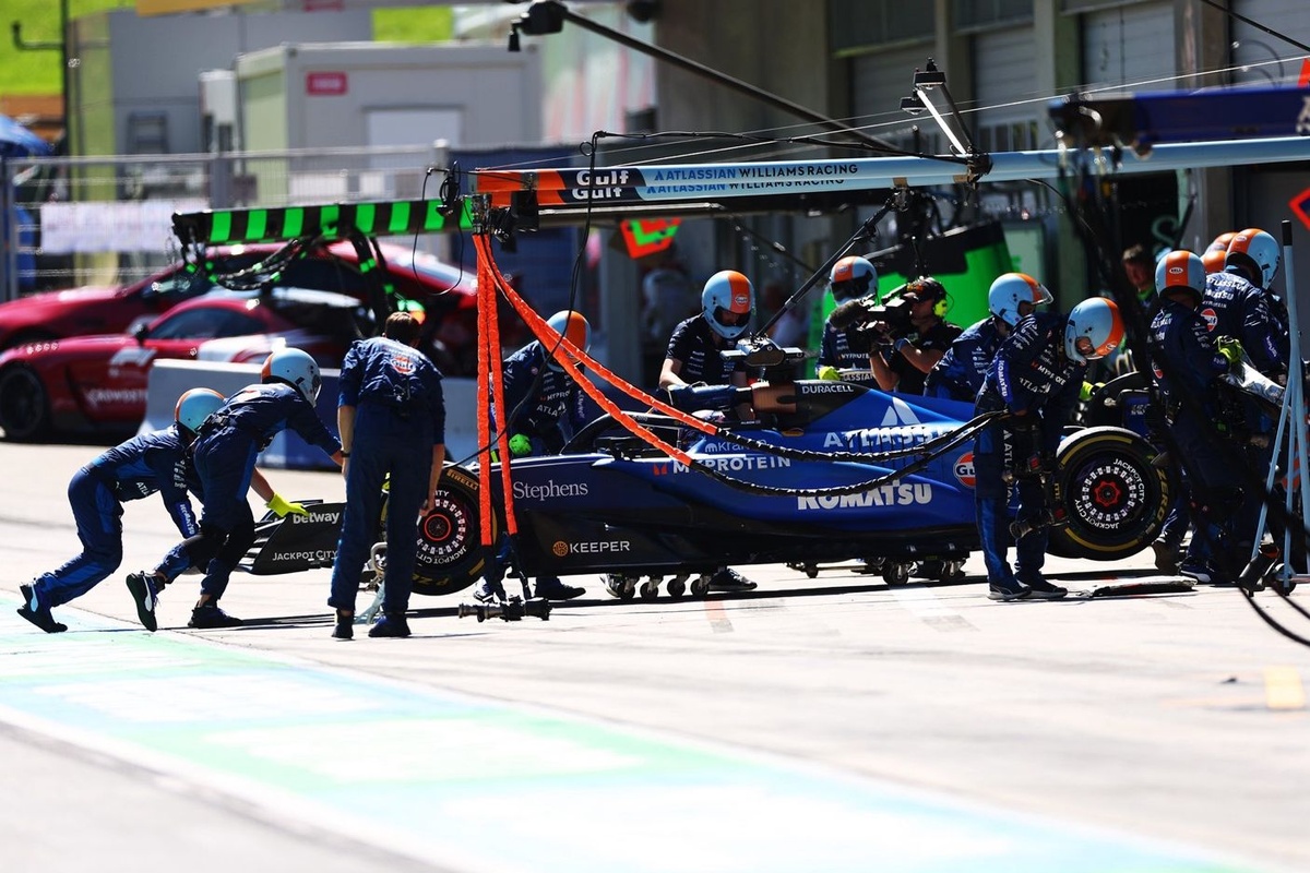 Troisième abandon consécutif pour Albon : "Ça m'inquiète un peu"