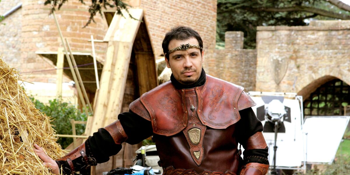 Alexandre Astier dévoile une première affiche de la suite très attendue de Kaamelott au cinéma !
