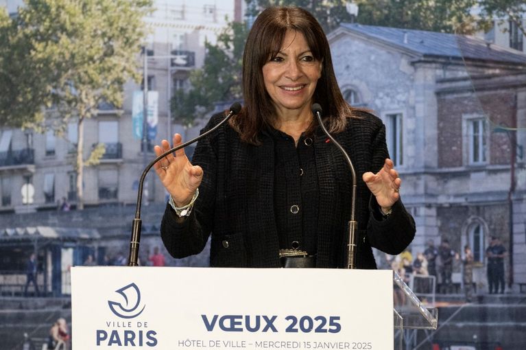 Anne Hidalgo lors de ses vœux pour 2025. - Martin LELIEVRE / AFP