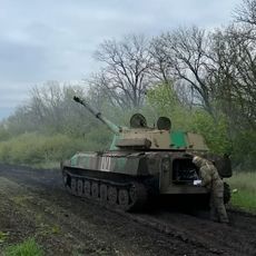 Un blindé russe sur la ligne de front. Illustration.