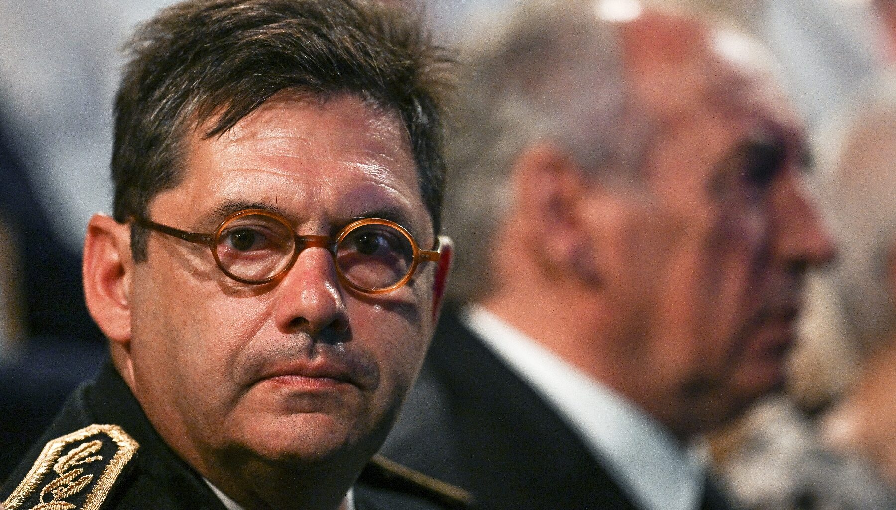 le préfet "assume" ses décisions face aux critiques