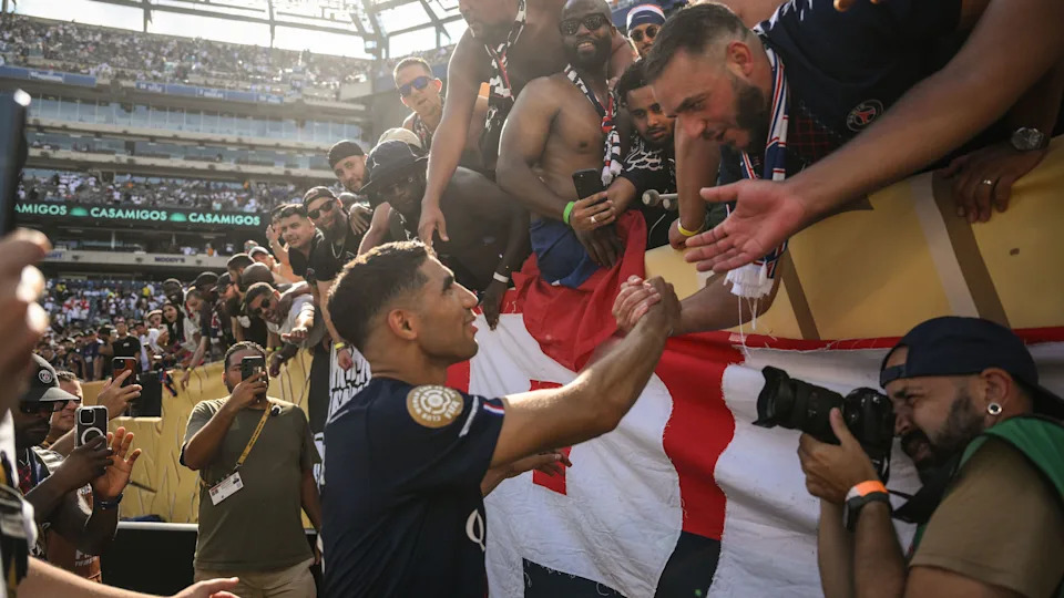 Des centaines de supporters et une ville qui parle français