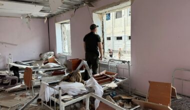 au moins trois soldats tués et 18 blessés par une frappe russe contre un camp d'entraînement