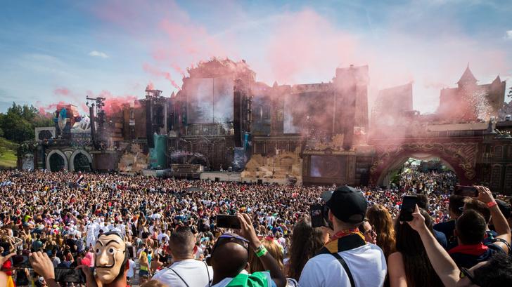 Le festival de musique électronique Tomorrowland, en Belgique, vit une édition particulièrement difficile.