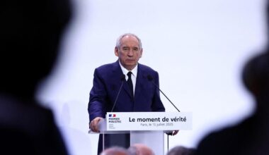 les fonctionnaires dépités par les annonces de Bayrou sur les salaires et les effectifs