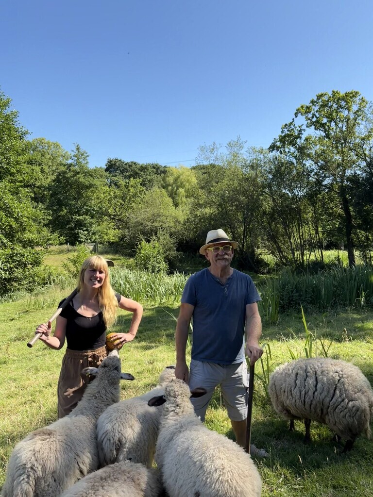 Dans cette ferme originale du Cotentin, on a testé pour vous le golf paysan… au milieu des animaux