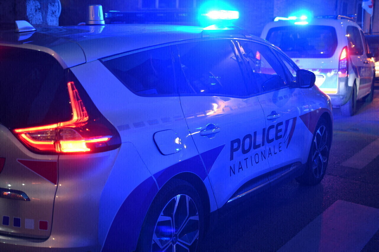 En voulant échapper à la police près de Rouen, le chauffard se retrouve coincé dans un tas de sable