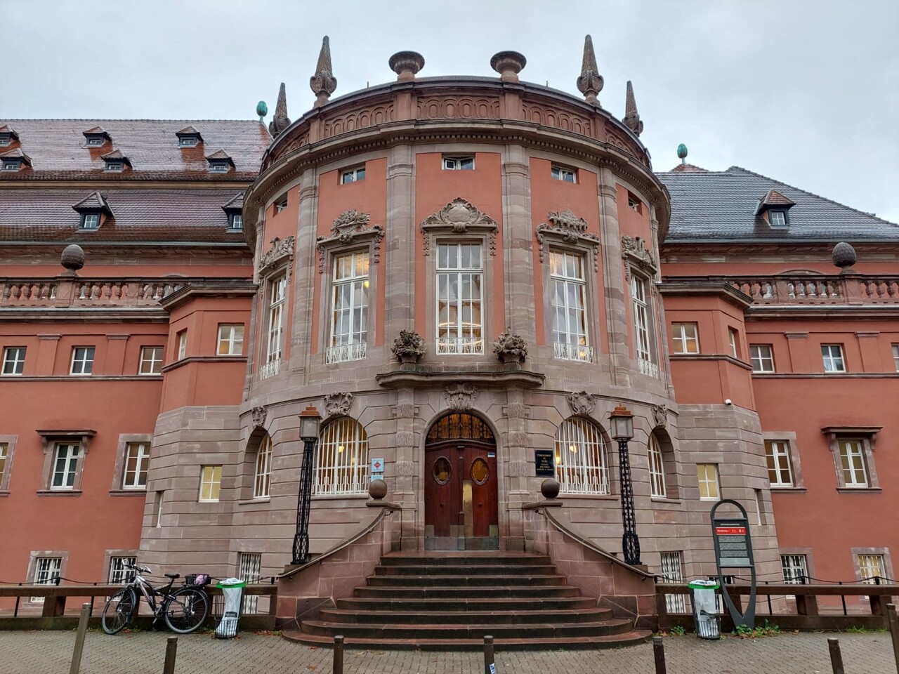 En août, les Bains municipaux de Strasbourg proposent un nouveau type de massage insolite