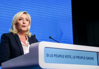 France : Marine Le Pen attaque l’inéligibilité provisoire au cœur même de la Constitution