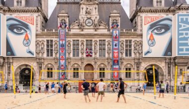 Des terrains de beach volley gratuits installés tout l’été devant l’Hôtel de Ville