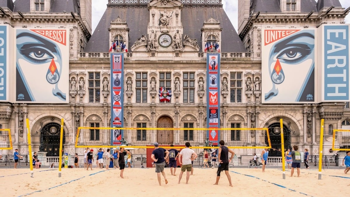Des terrains de beach volley gratuits installés tout l’été devant l’Hôtel de Ville