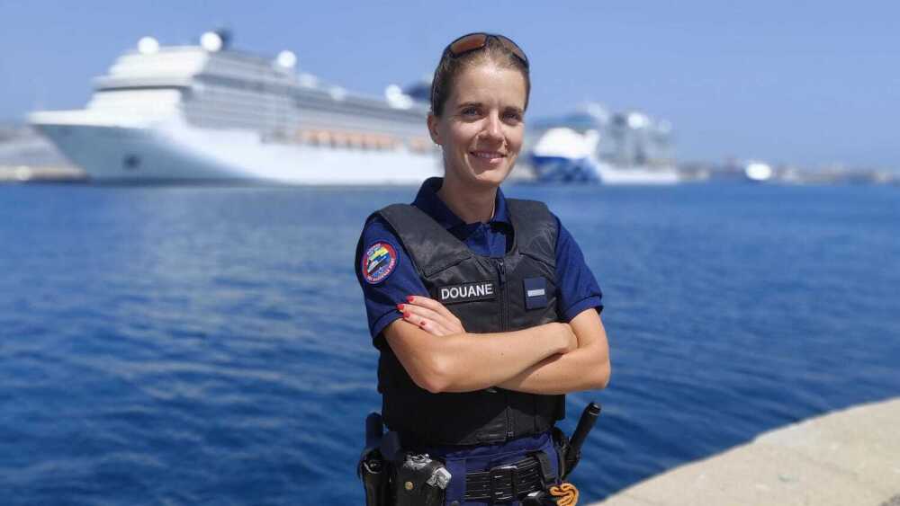 Bernadette, seule douanière de Marseille à défiler pour le 14-Juillet à Paris