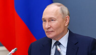 Vladimir Poutine : ce cadeau mégalo et gênant offert à un célèbre chanteur français