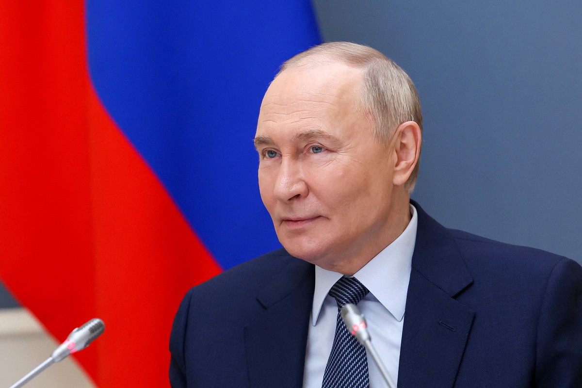 Vladimir Poutine : ce cadeau mégalo et gênant offert à un célèbre chanteur français