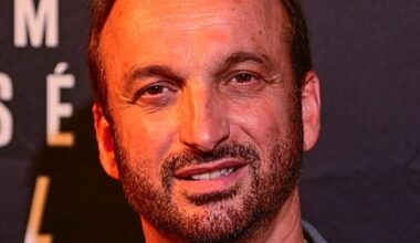 Mort d’Emilie Dequenne : son veuf Michel Ferracci en bonne compagnie en Corse lors d’un week-end “au paradis”