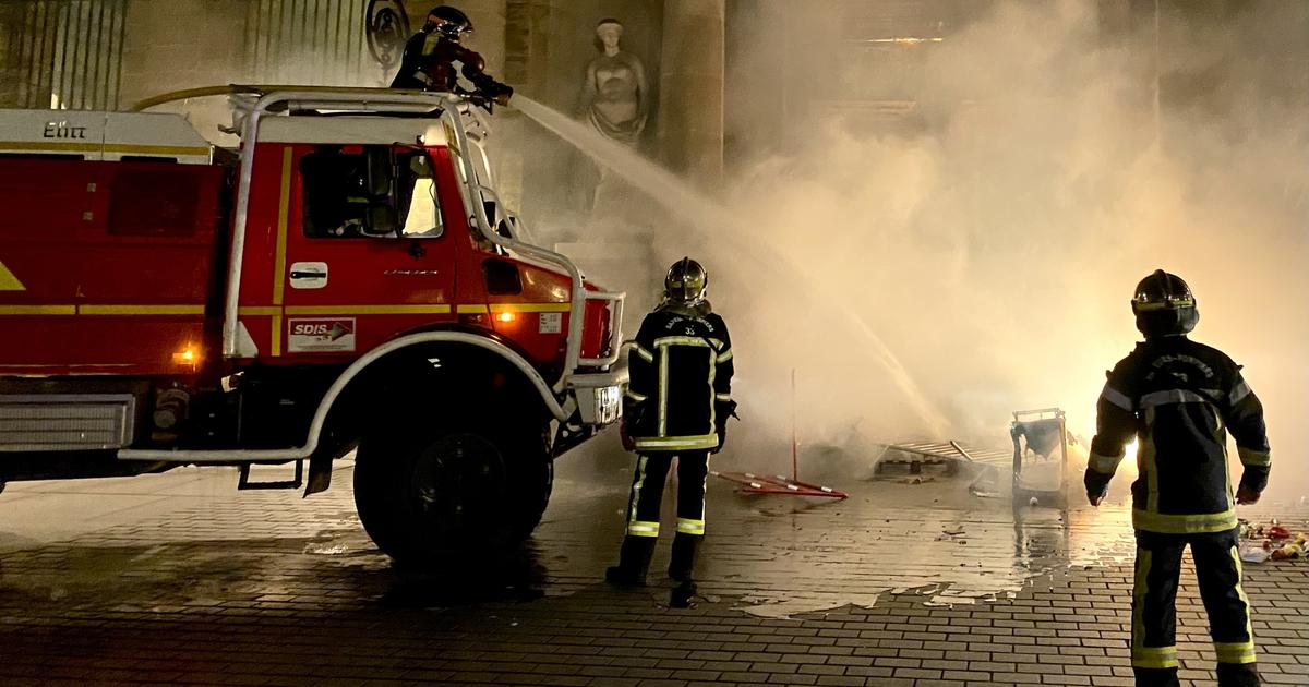 deux adolescents provoquent un incendie en faisant éclater des pétards dans une poupée