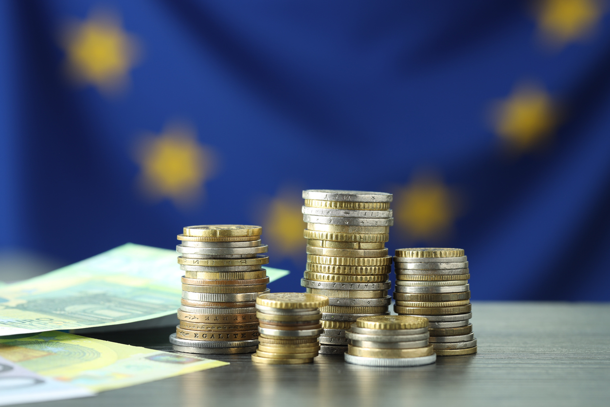 Pièces et billets en euro - Crédits : Olga Yastremska / iStock