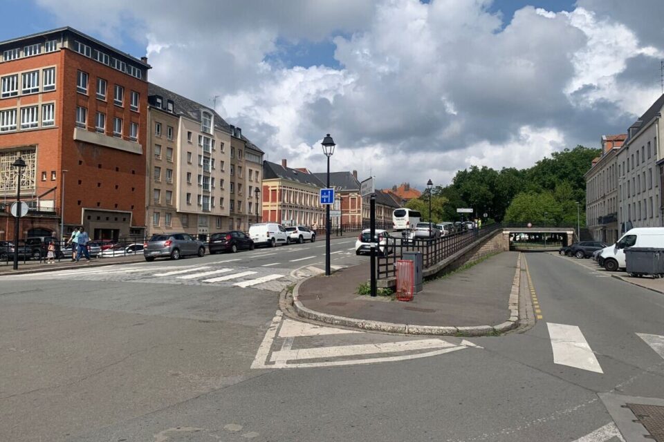 Cette rampe qui mène sur le pont Neuf sera détruite, avenue du Peuple belge.