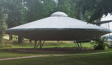 c’est quoi cette soucoupe volante au Jardin des Deux-Rives ?
