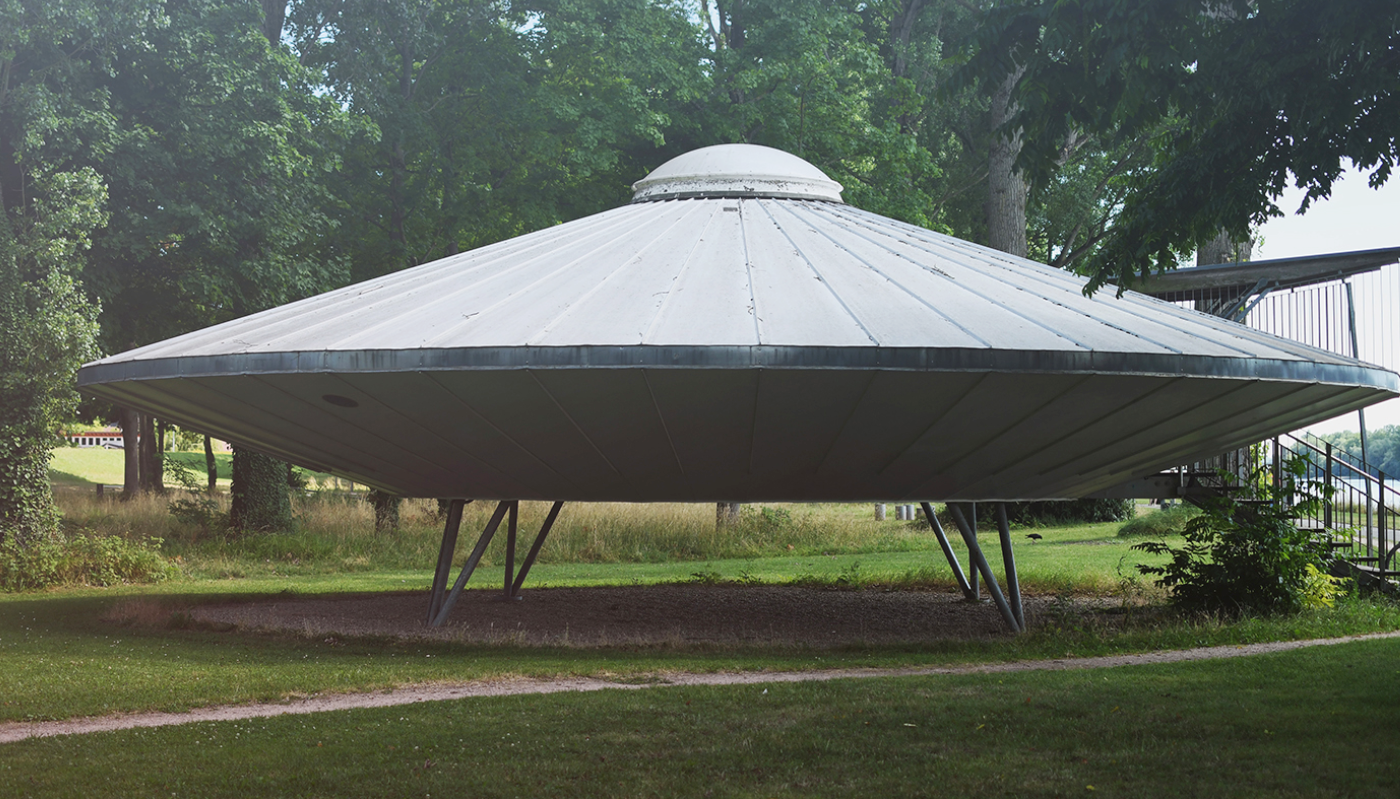 c’est quoi cette soucoupe volante au Jardin des Deux-Rives ?