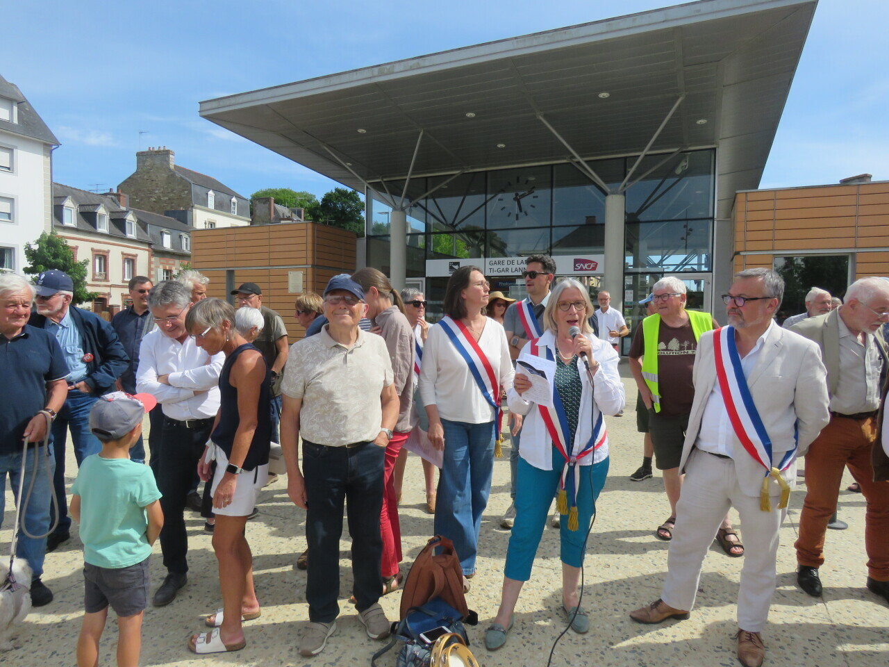 Côtes d'Armor. "Non à la suppression des TGV Paris-Lannion !"