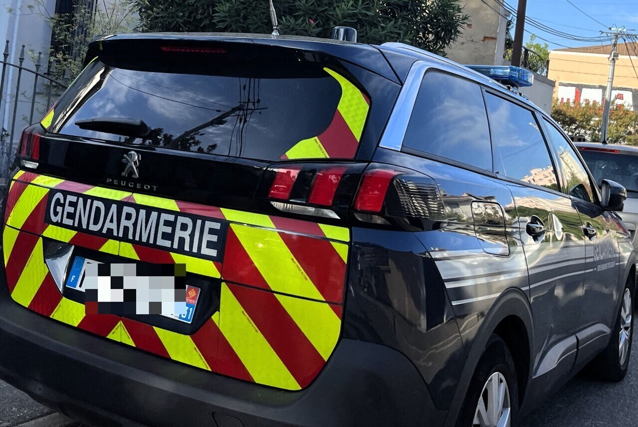 un père et ses fils en garde à vue