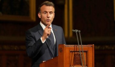 Au Royaume-Uni, Emmanuel Macron promet que «l'Europe n'abandonnera jamais l'Ukraine»