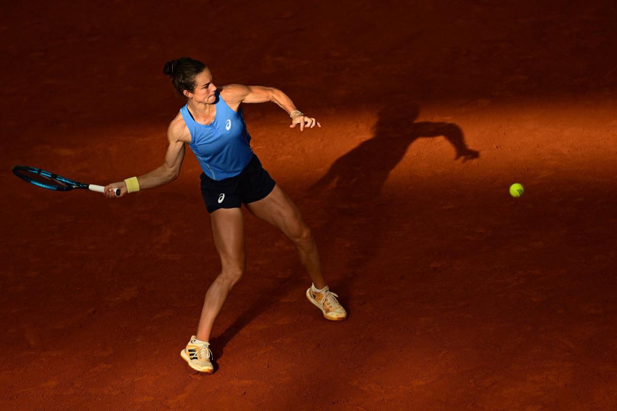 Dans la douleur, Loïs Boisson rallie les quarts de finale à Hambourg après son succès contre Tamara Korpatsch - L'Équipe