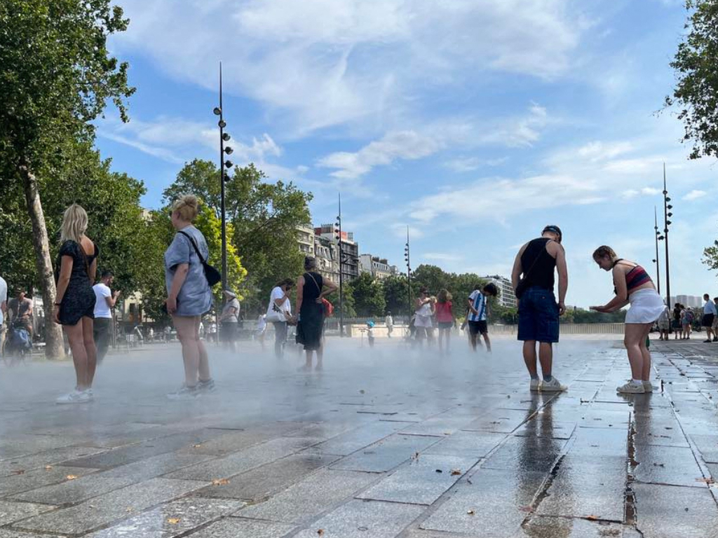 Météo France déclenche la vigilance rouge canicule à Paris et en petite couronne