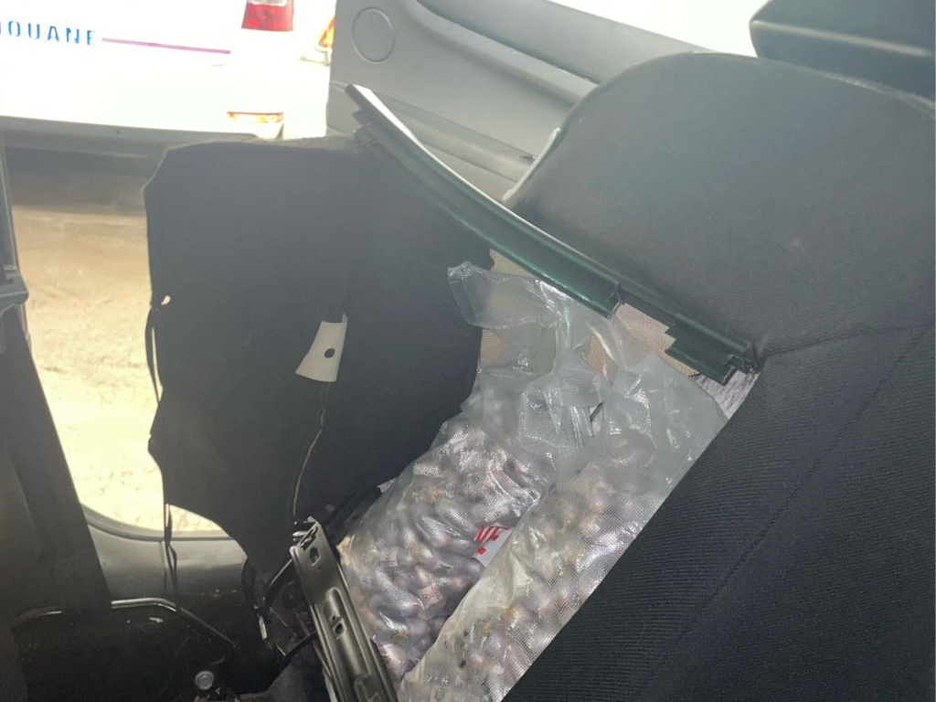 Près de Nice. La fouille de cette voiture s'avère stupéfiante, jackpot pour la douane