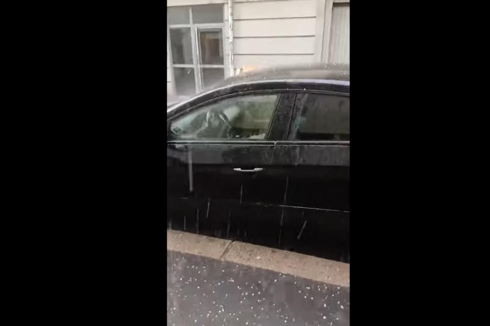 Les orages et la petite grêle ont frappé tout le week-end la ville de Saint-Etienne, ici à Carnot.