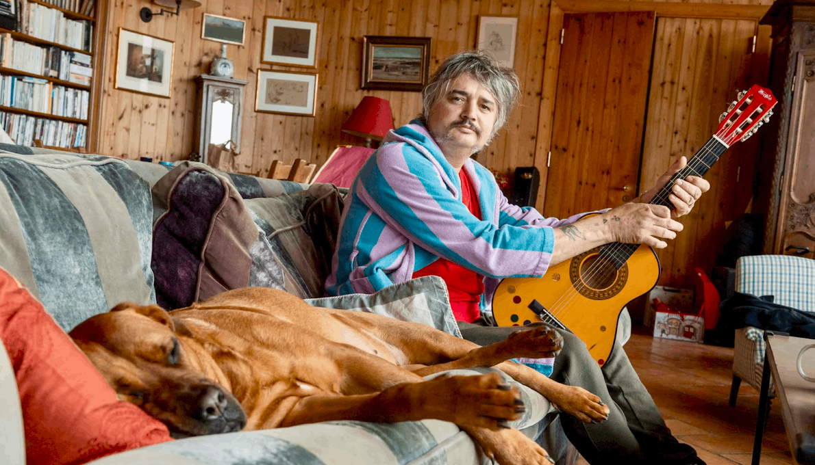 Pete Doherty : à quoi ressemble la maison du rockeur à Etretat avec vue sur les falaises ?