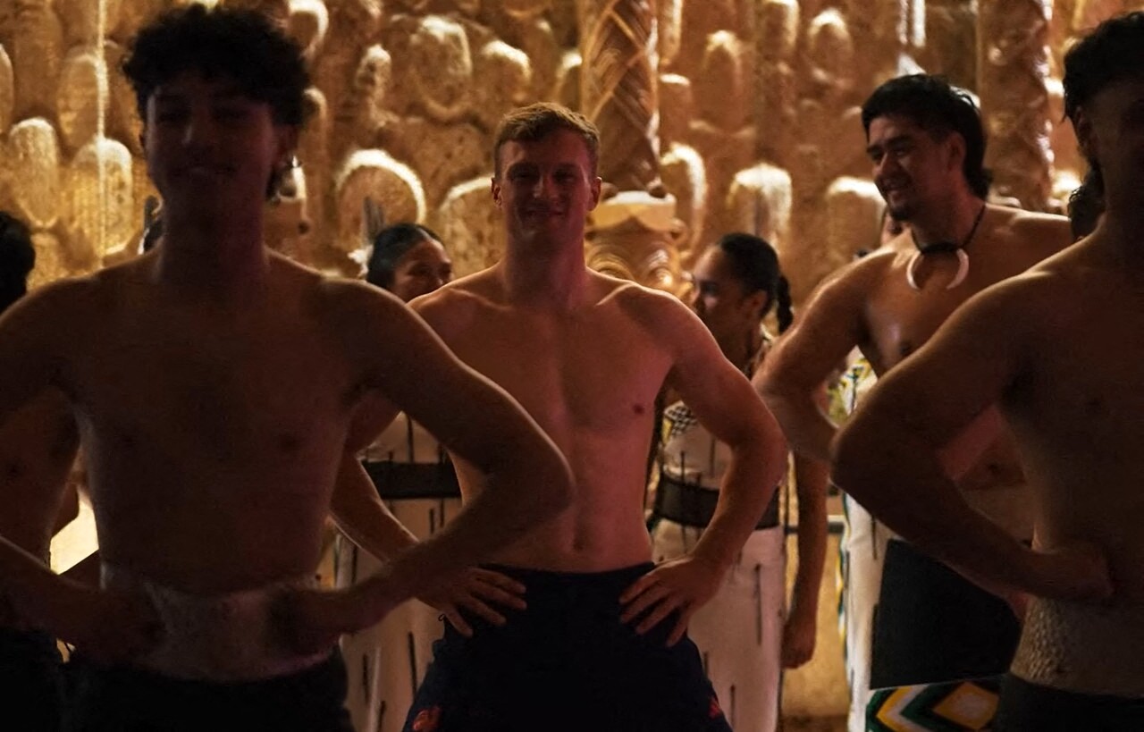 quand Gailleton, Spring et Erdocio sont invités à faire le haka des All Blacks