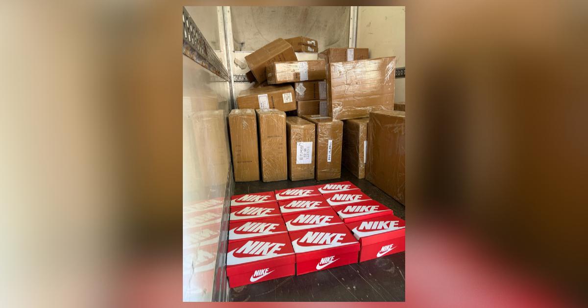 la police municipale contrôle un camion mal garé... et découvre 600 paires de chaussures de contrefaçon