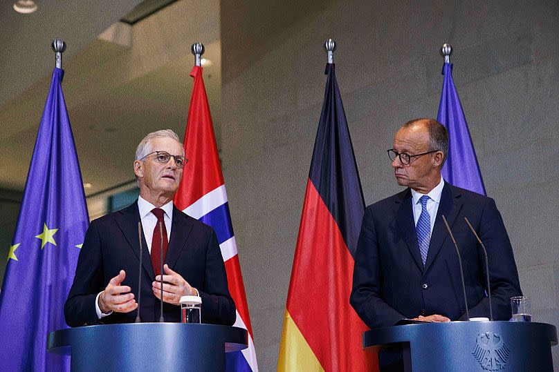 Le chancelier allemand Friedrich Merz et le Premier ministre norvégien Jonas Gahr Støre donnent une conférence de presse à Berlin, le 21 juillet 2025.